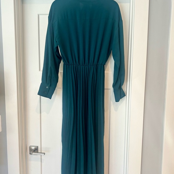 Deep green midi long sleeve dress with pleats from Zara - Picture 3 of 7